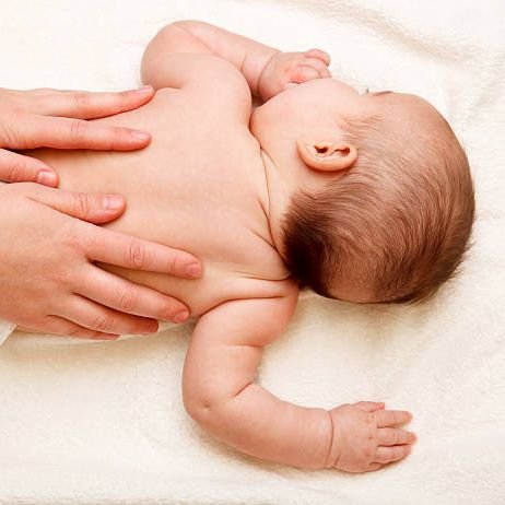 Les ateliers massage parents-enfants