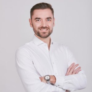 Dr Adnan Plakalo